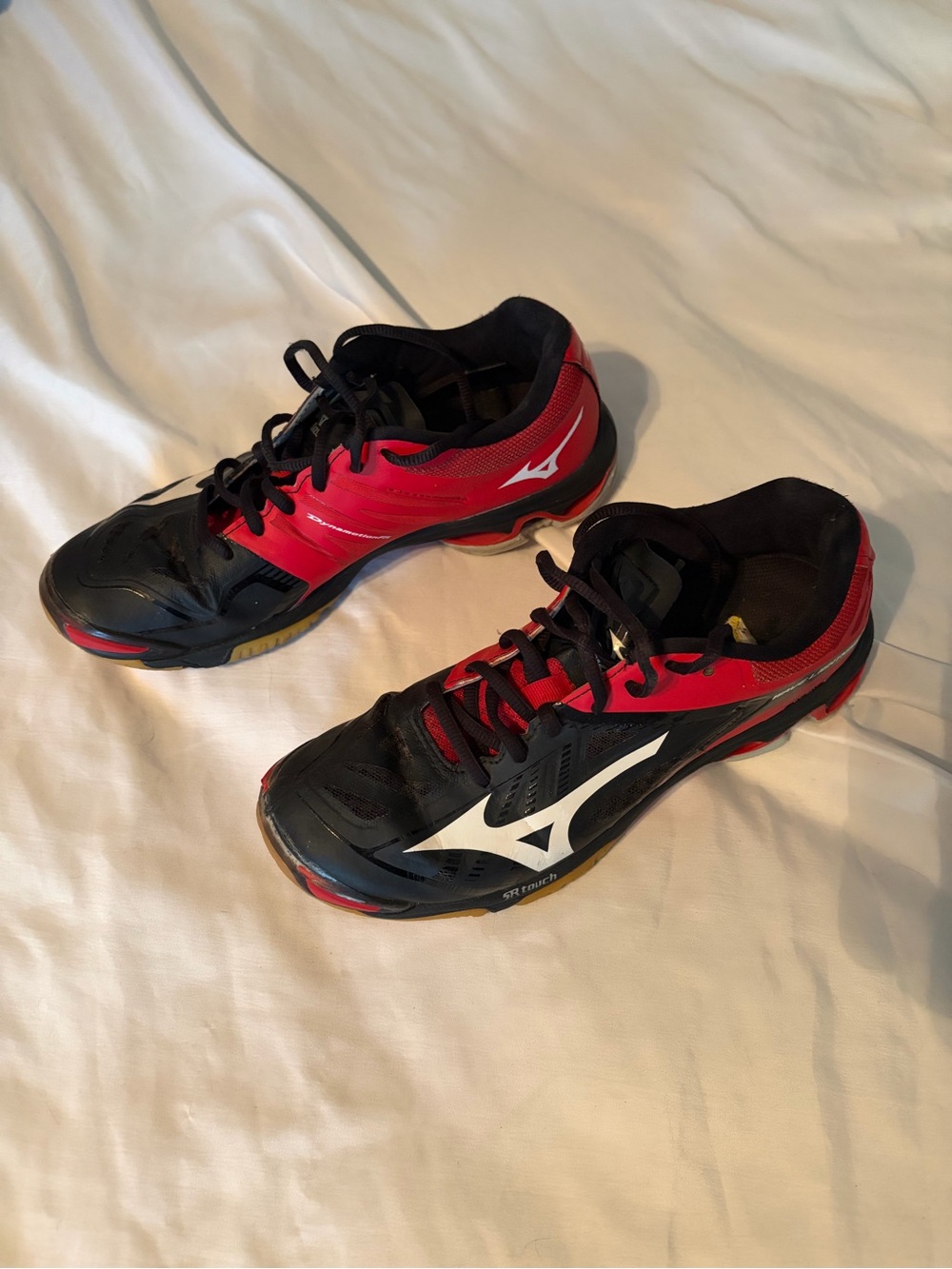 Mizuno Black and Red Low-Top Athletic Shoes